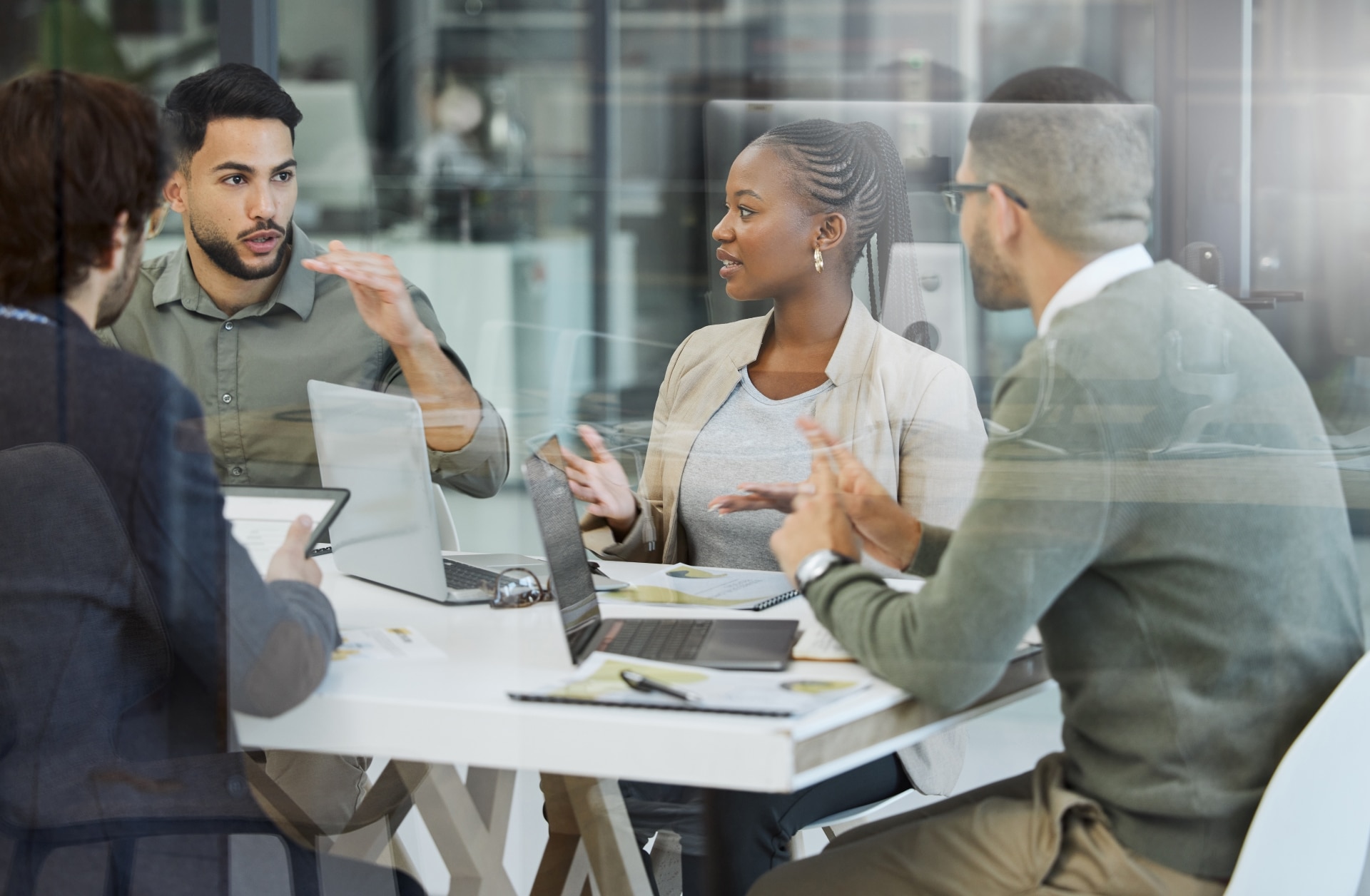 Employee participating in a culture of collaboration